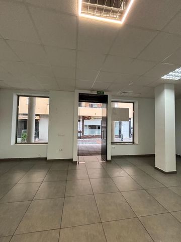 Gewerbe zu vermieten in San Luis de Sabinillas, Manilva - 900 € (Ref: 10120251)