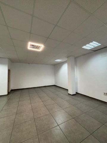 Gewerbe zu vermieten in San Luis de Sabinillas, Manilva - 900 € (Ref: 10120251)