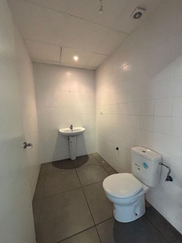 Gewerbe zu vermieten in San Luis de Sabinillas, Manilva - 900 € (Ref: 10120251)