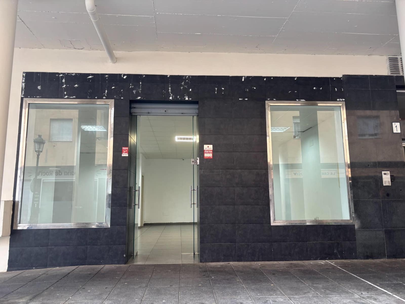 Gewerbe zu vermieten in San Luis de Sabinillas - 900 € (Ref: 10120251)