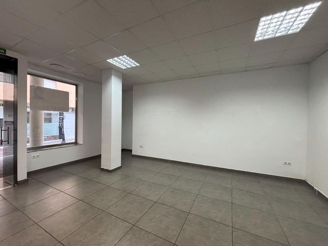 Gewerbe zu vermieten in San Luis de Sabinillas, Manilva - 900 € (Ref: 10120251)