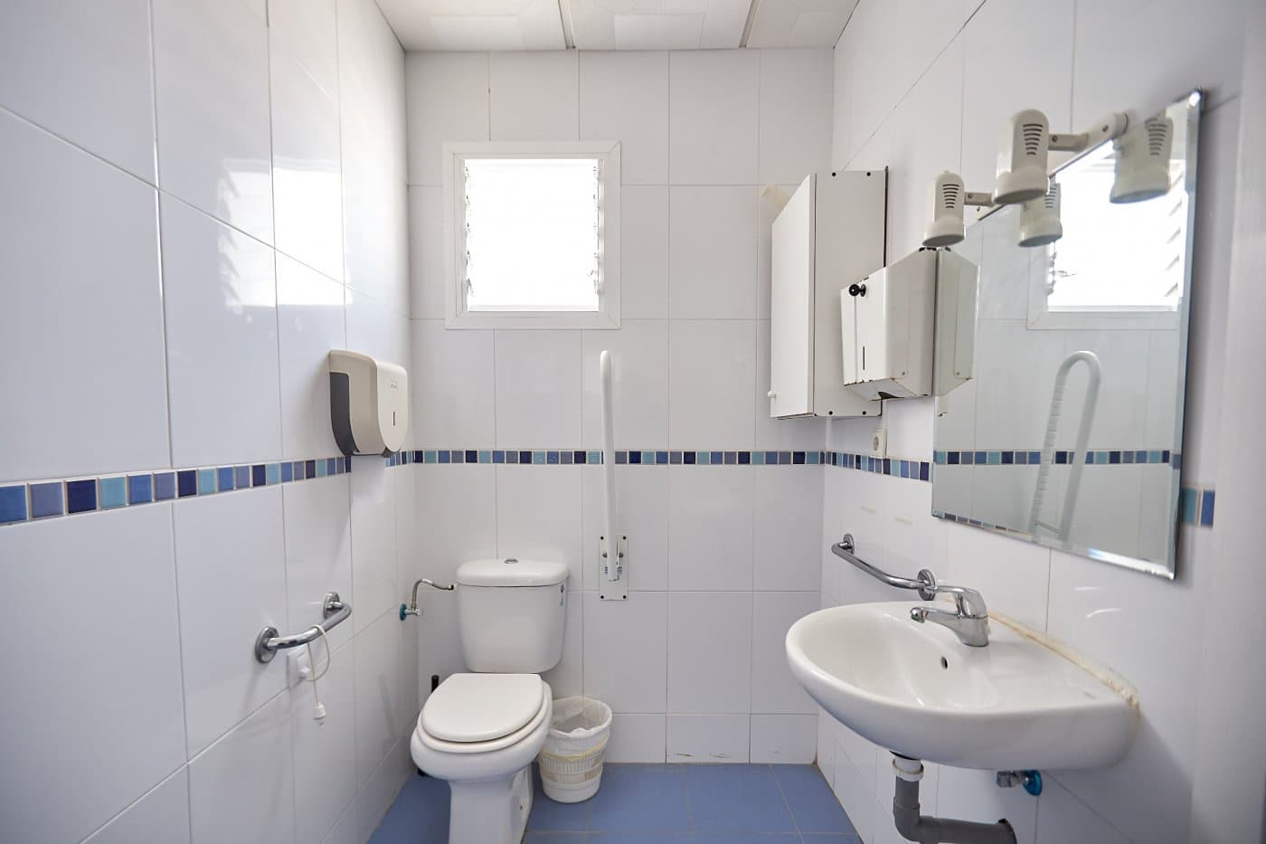 15 bedroom Business for sale in Valencina de la Concepcion - € 901,425 (Ref: 7393880)