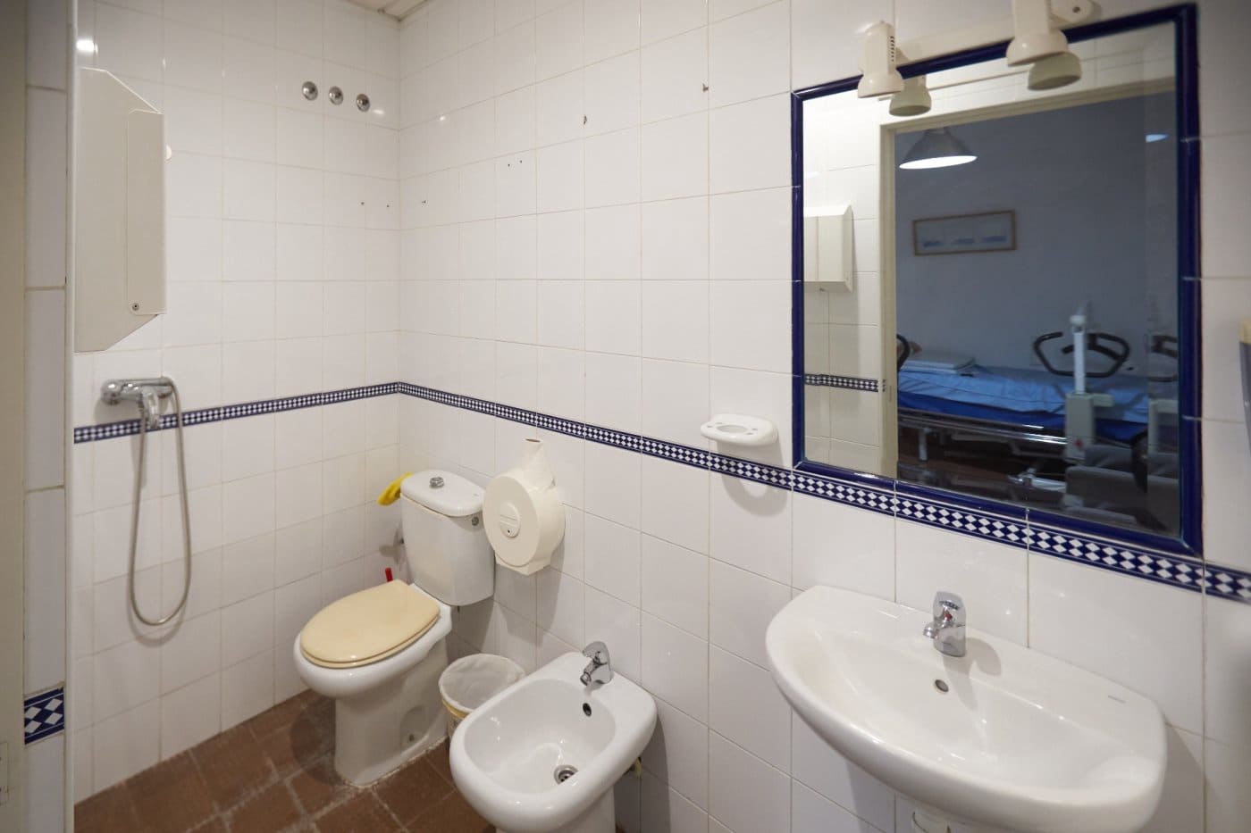 15 bedroom Business for sale in Valencina de la Concepcion - € 901,425 (Ref: 7393880)