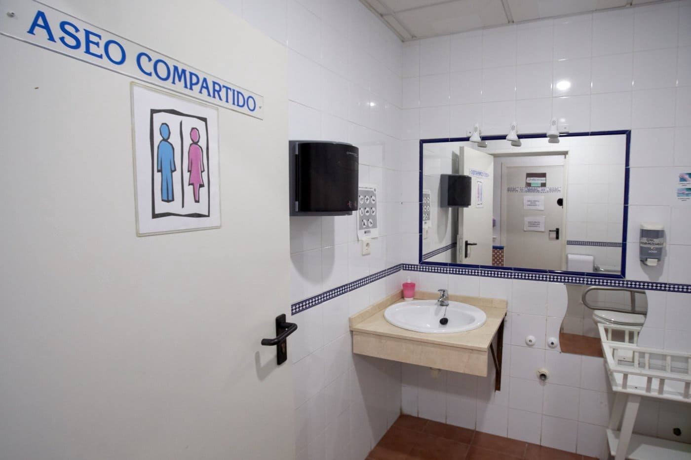 15 bedroom Business for sale in Valencina de la Concepcion - € 901,425 (Ref: 7393880)