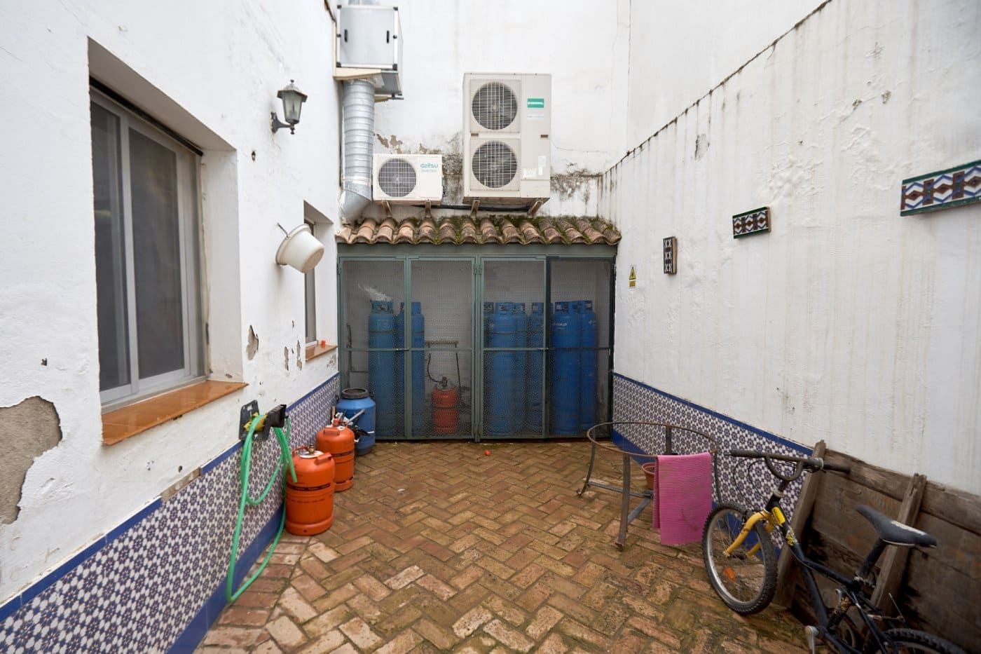 15 bedroom Business for sale in Valencina de la Concepcion - € 901,425 (Ref: 7393880)