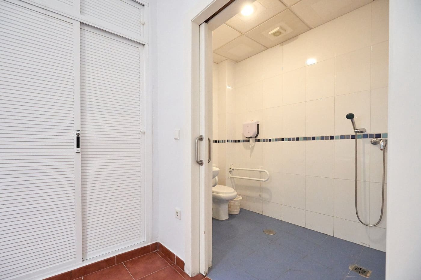 15 bedroom Business for sale in Valencina de la Concepcion - € 901,425 (Ref: 7393880)