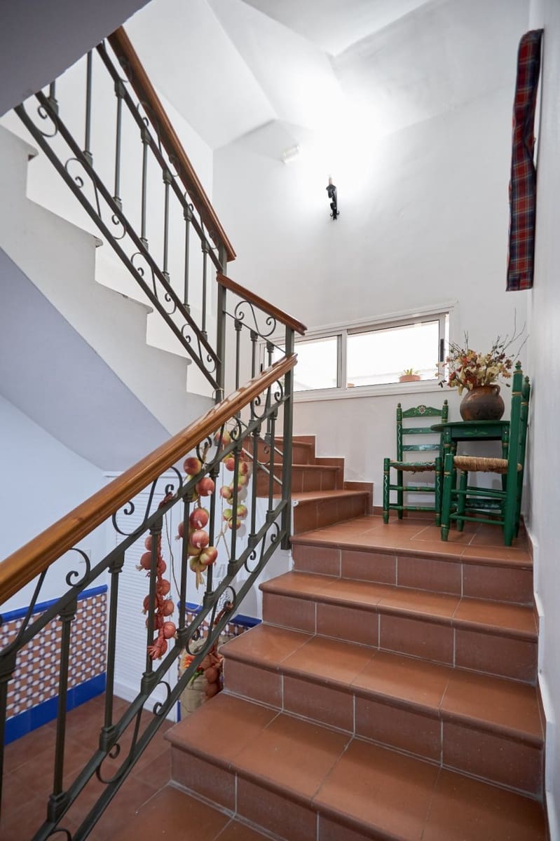 15 bedroom Business for sale in Valencina de la Concepcion - € 901,425 (Ref: 7393880)