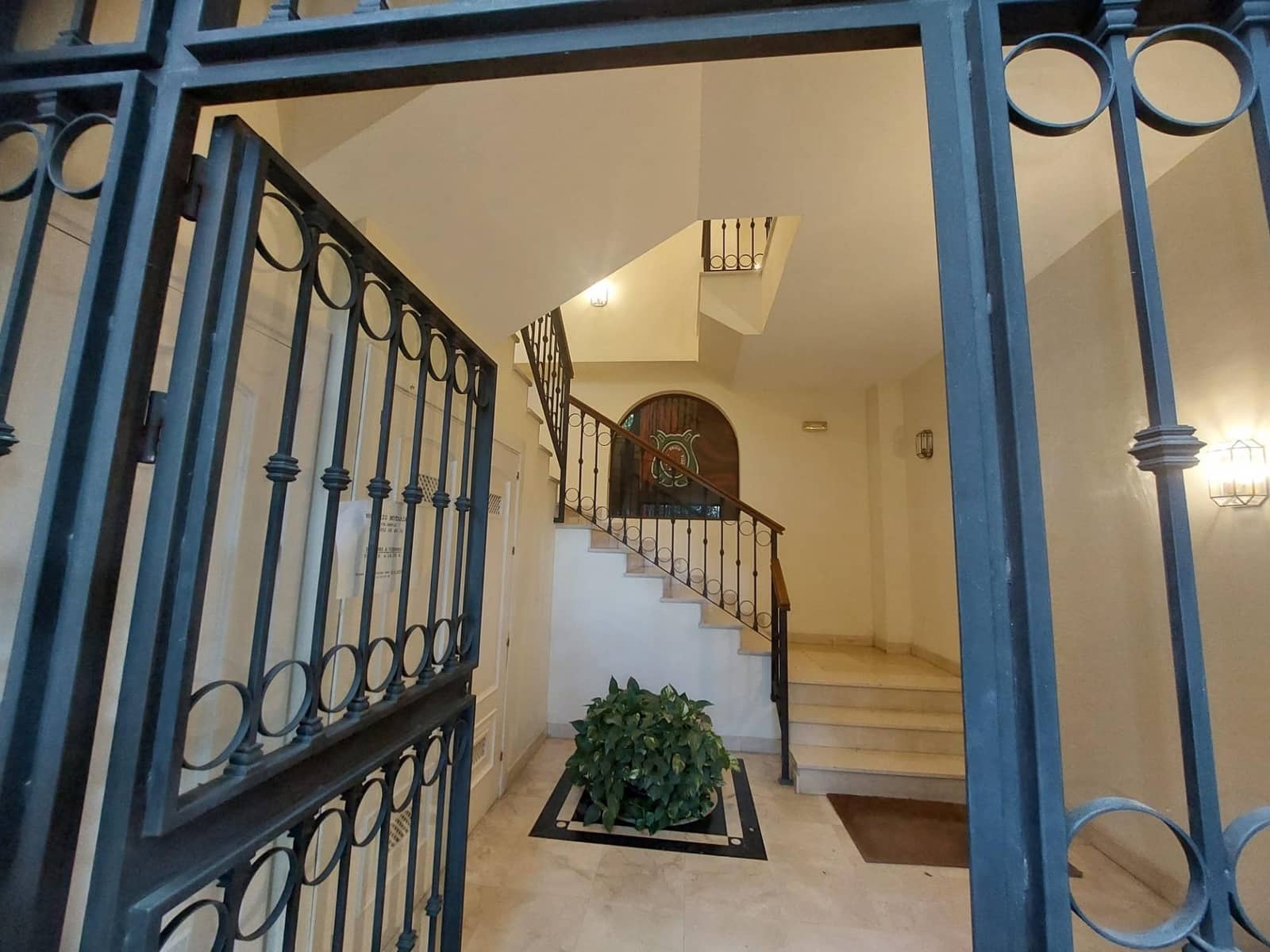 Kommersiell til salgs i El Paraiso - € 3 485 000 (Ref: 8243598)