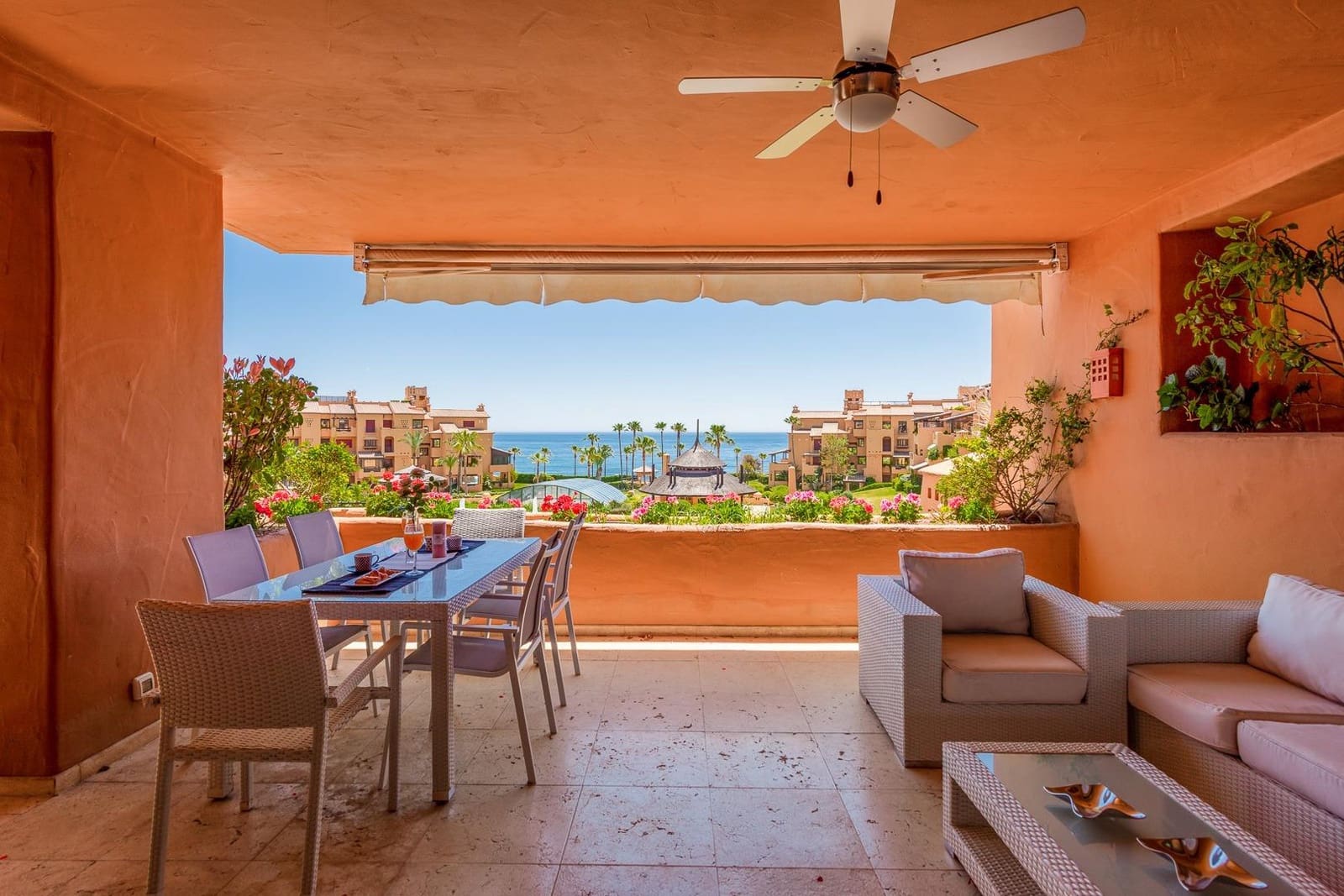 3 sypialnia Apartament na sprzedaż w Estepona z basenem garażem - 1 650 000 € (Ref: 8789455)