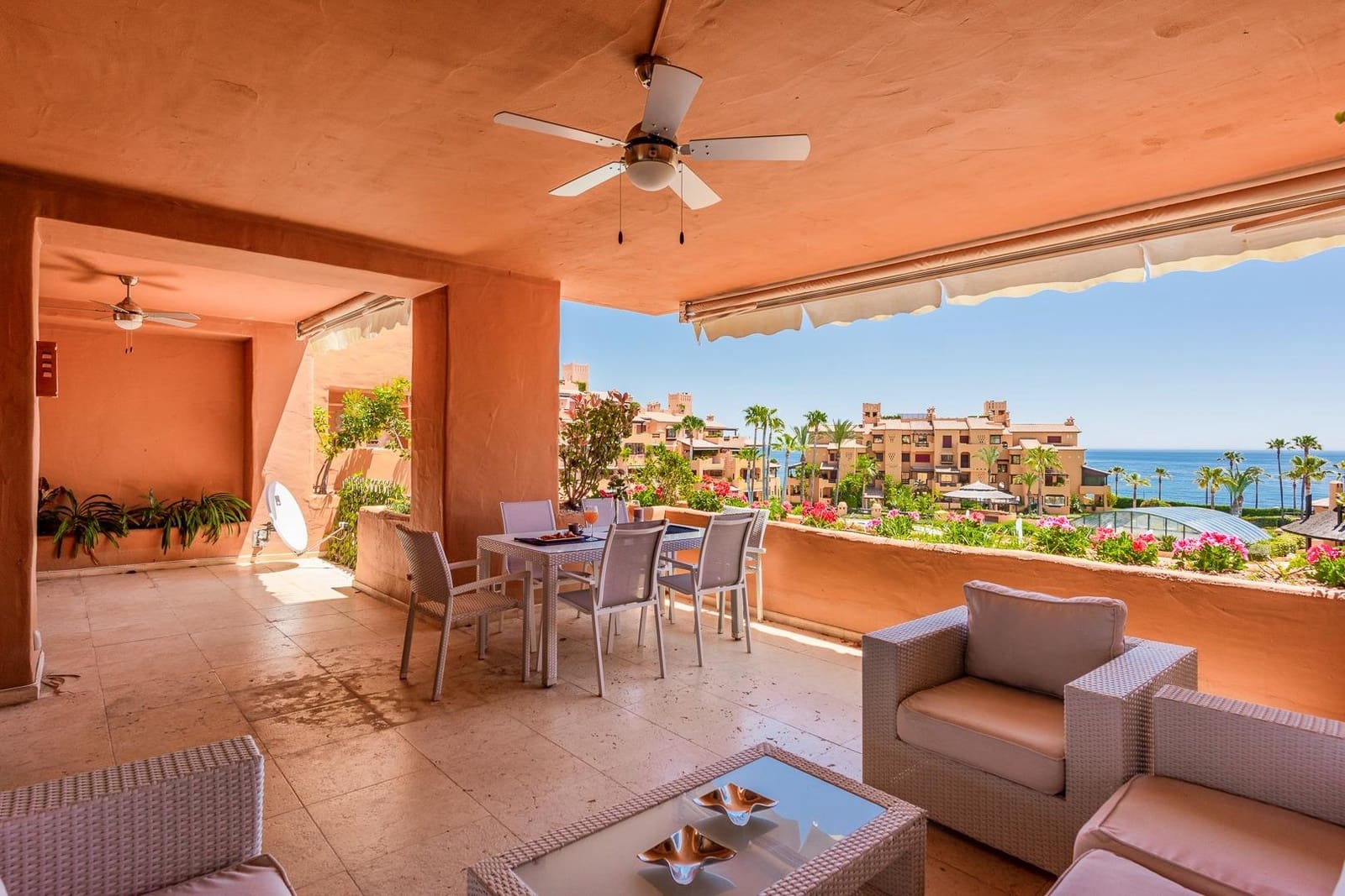 3 sypialnia Apartament na sprzedaż w Estepona z basenem garażem - 1 650 000 € (Ref: 8789455)