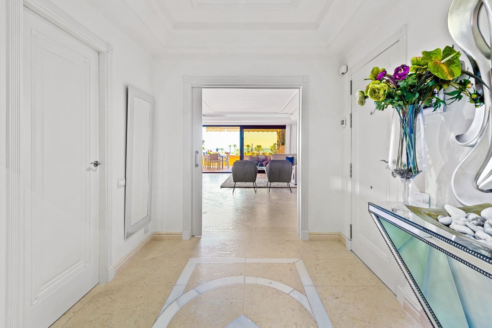 3 sypialnia Apartament na sprzedaż w Estepona z basenem garażem - 1 650 000 € (Ref: 8789455)