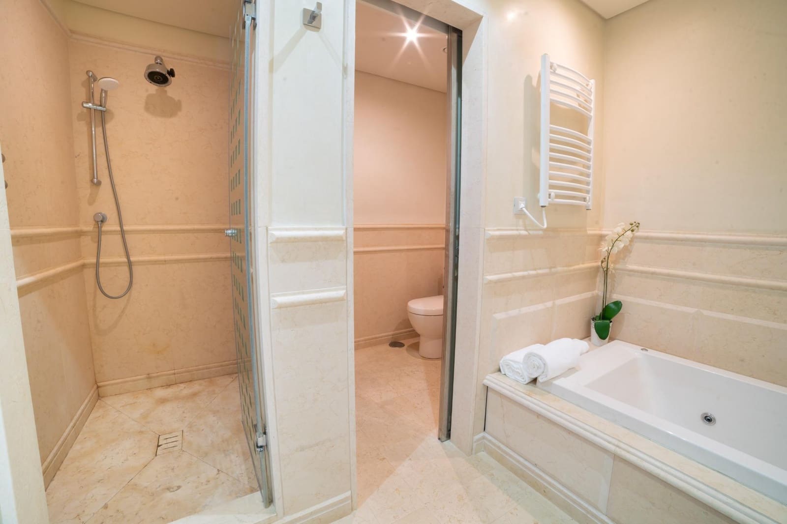 3 sypialnia Apartament na sprzedaż w Estepona z basenem garażem - 1 650 000 € (Ref: 8789455)