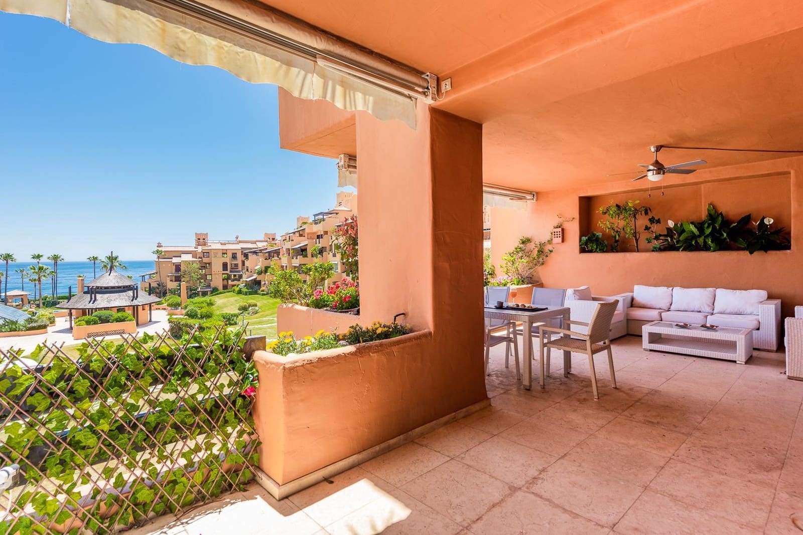 3 sypialnia Apartament na sprzedaż w Estepona z basenem garażem - 1 650 000 € (Ref: 8789455)