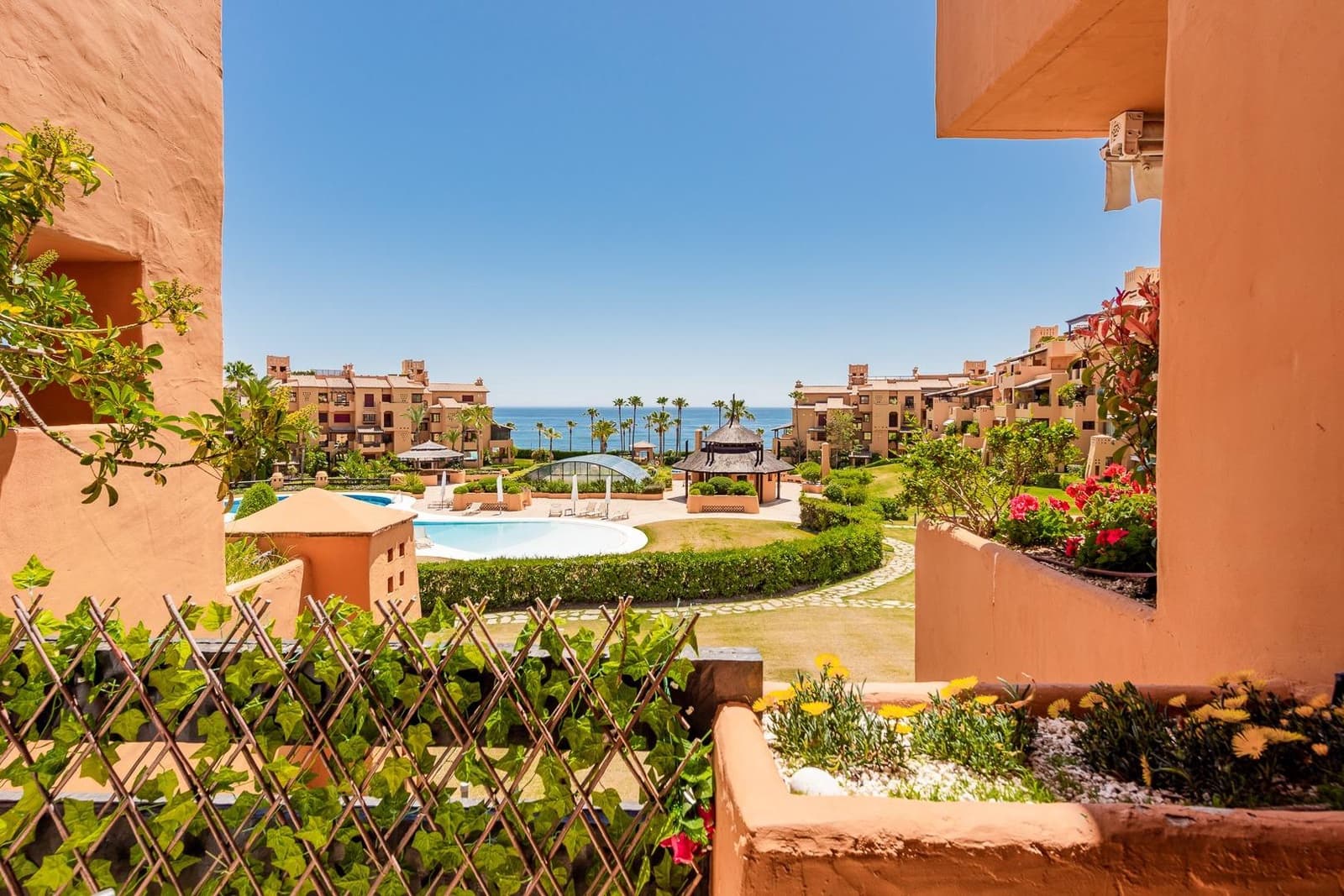 3 sypialnia Apartament na sprzedaż w Estepona z basenem garażem - 1 650 000 € (Ref: 8789455)