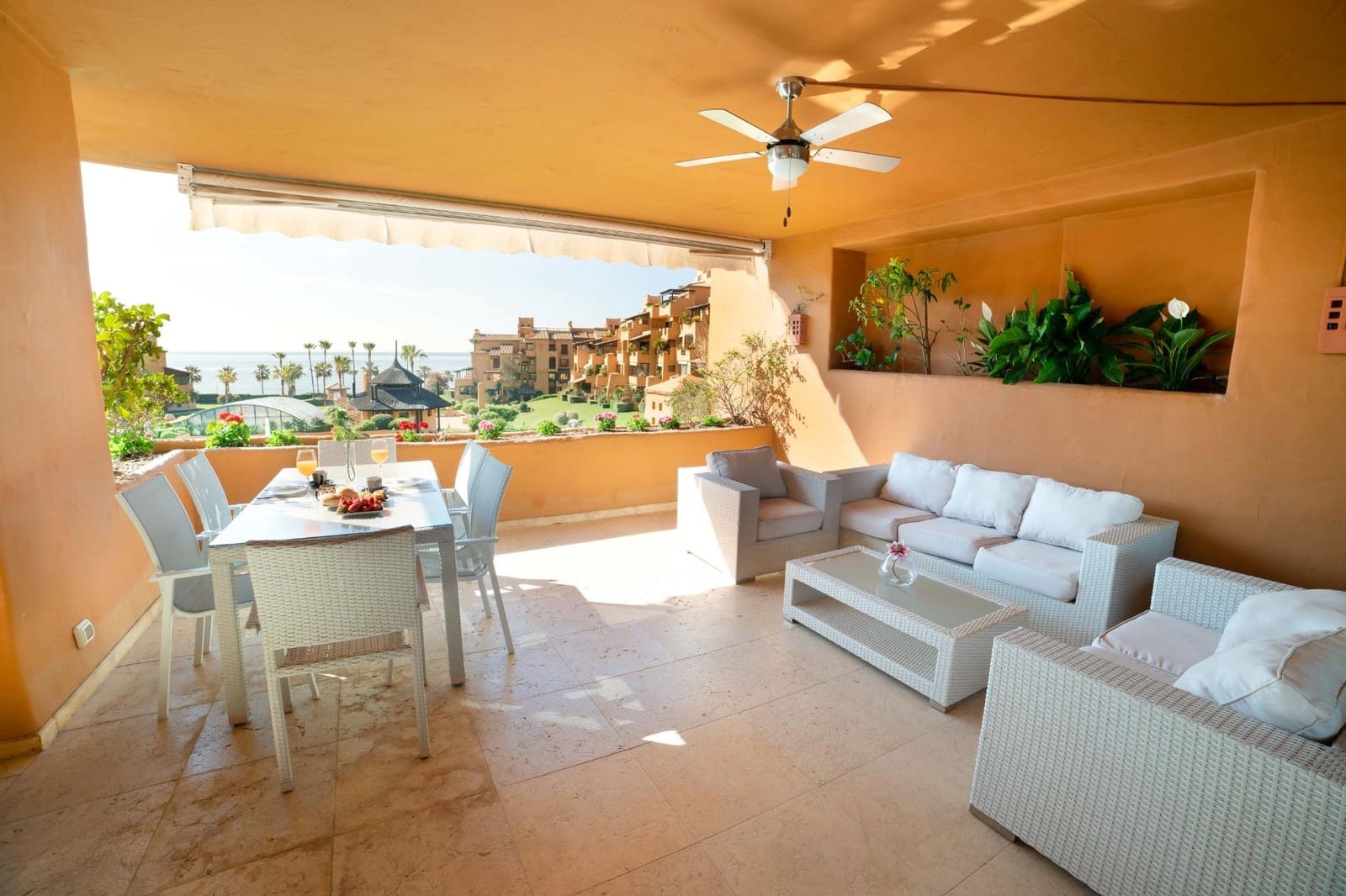 3 sypialnia Apartament na sprzedaż w Estepona z basenem garażem - 1 650 000 € (Ref: 8789455)