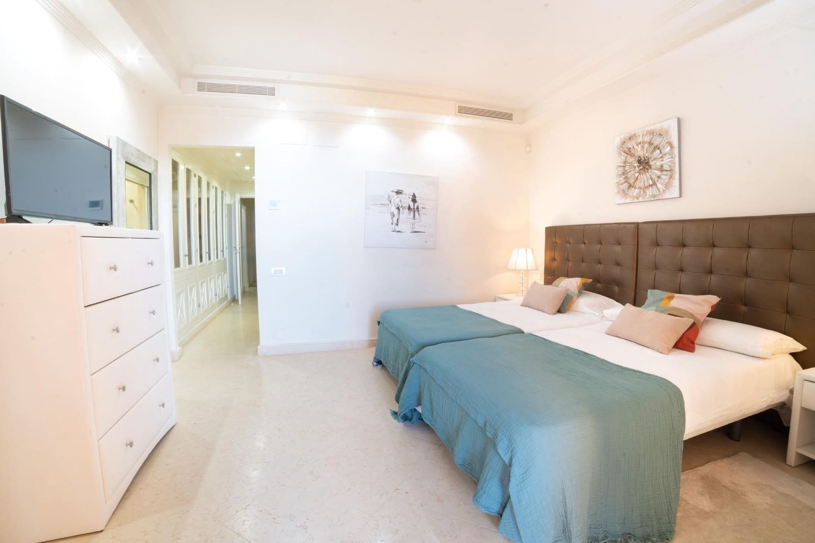 3 sypialnia Apartament na sprzedaż w Estepona z basenem garażem - 1 650 000 € (Ref: 8789455)