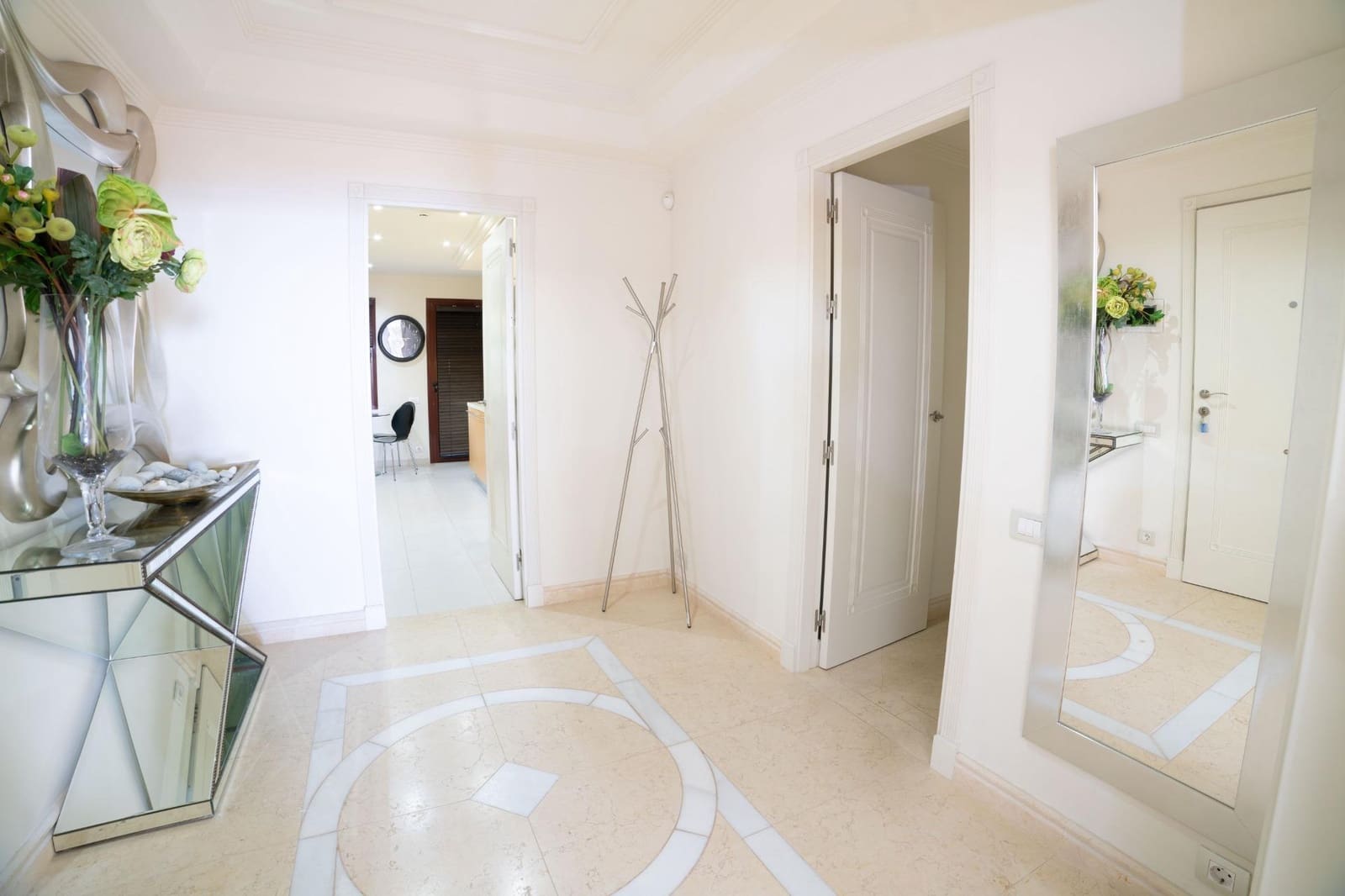 3 sypialnia Apartament na sprzedaż w Estepona z basenem garażem - 1 650 000 € (Ref: 8789455)