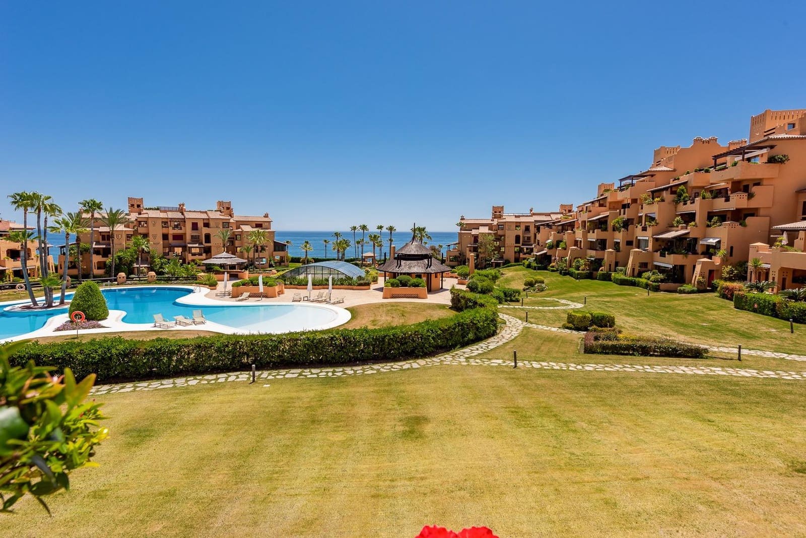 3 sypialnia Apartament na sprzedaż w Estepona z basenem garażem - 1 650 000 € (Ref: 8789455)