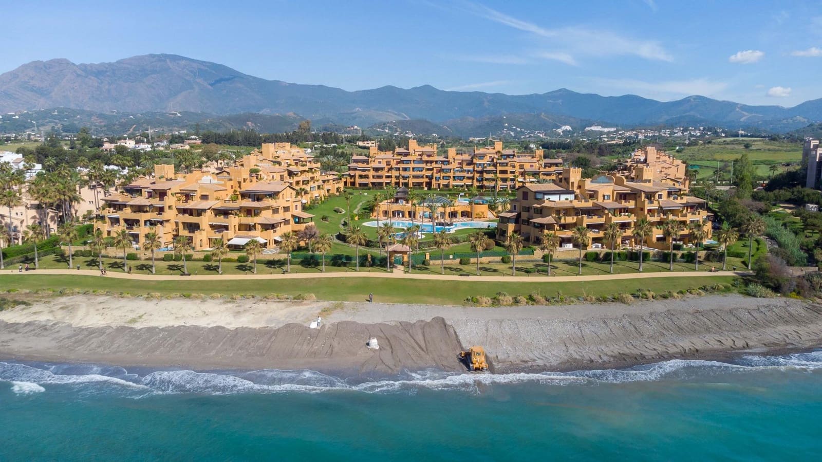 3 sypialnia Apartament na sprzedaż w Estepona z basenem garażem - 1 650 000 € (Ref: 8789455)