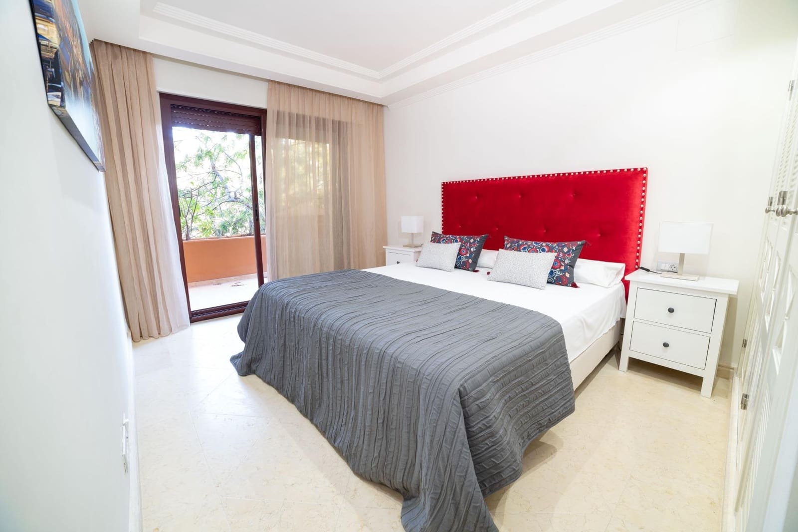 3 sypialnia Apartament na sprzedaż w Estepona z basenem garażem - 1 650 000 € (Ref: 8789455)