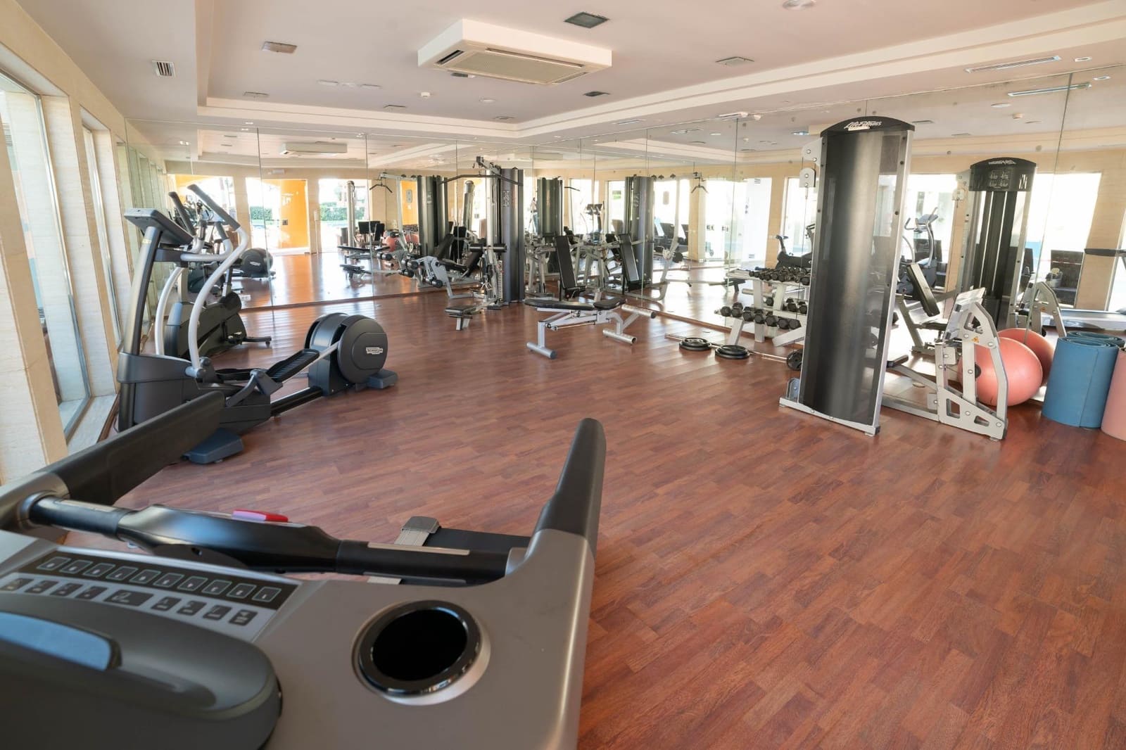 3 sypialnia Apartament na sprzedaż w Estepona z basenem garażem - 1 650 000 € (Ref: 8789455)