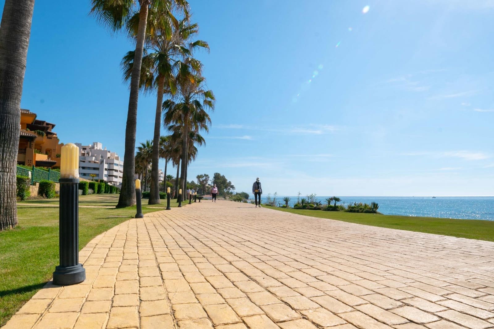 3 sypialnia Apartament na sprzedaż w Estepona z basenem garażem - 1 650 000 € (Ref: 8789455)