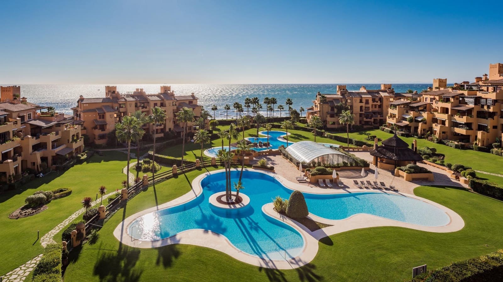 3 sypialnia Apartament na sprzedaż w Estepona z basenem garażem - 1 650 000 € (Ref: 8789455)