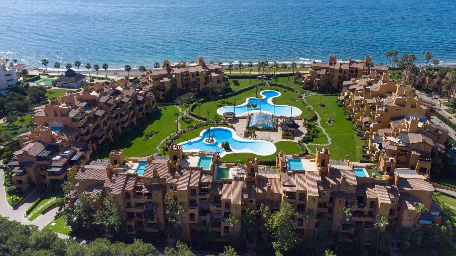 3 sypialnia Apartament na sprzedaż w Estepona z basenem garażem - 1 650 000 € (Ref: 8789455)