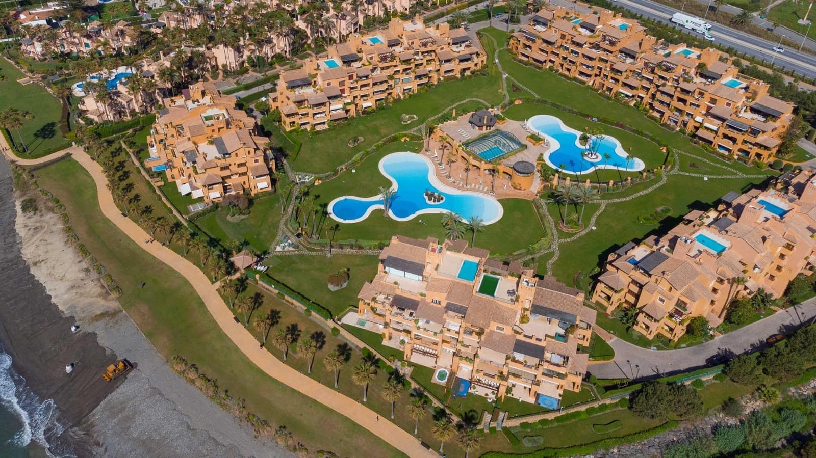3 sypialnia Apartament na sprzedaż w Estepona z basenem garażem - 1 650 000 € (Ref: 8789455)