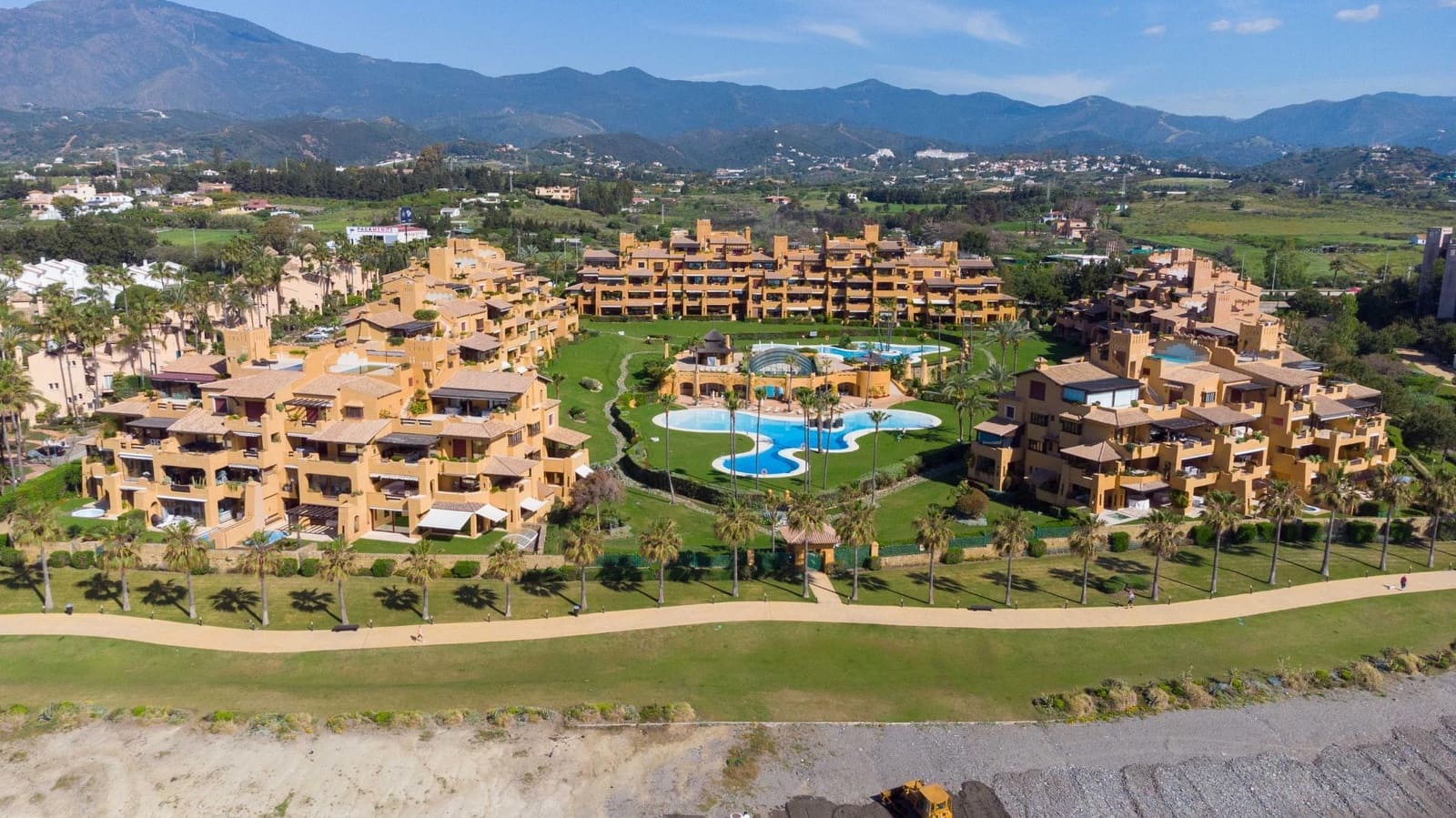 3 sypialnia Apartament na sprzedaż w Estepona z basenem garażem - 1 650 000 € (Ref: 8789455)