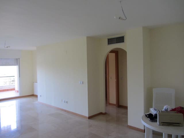 Apartamento de 3 habitaciones en Guadalmina Alta, Marbella en venta con piscina garaje - 535.000 € (Ref: 8929020)