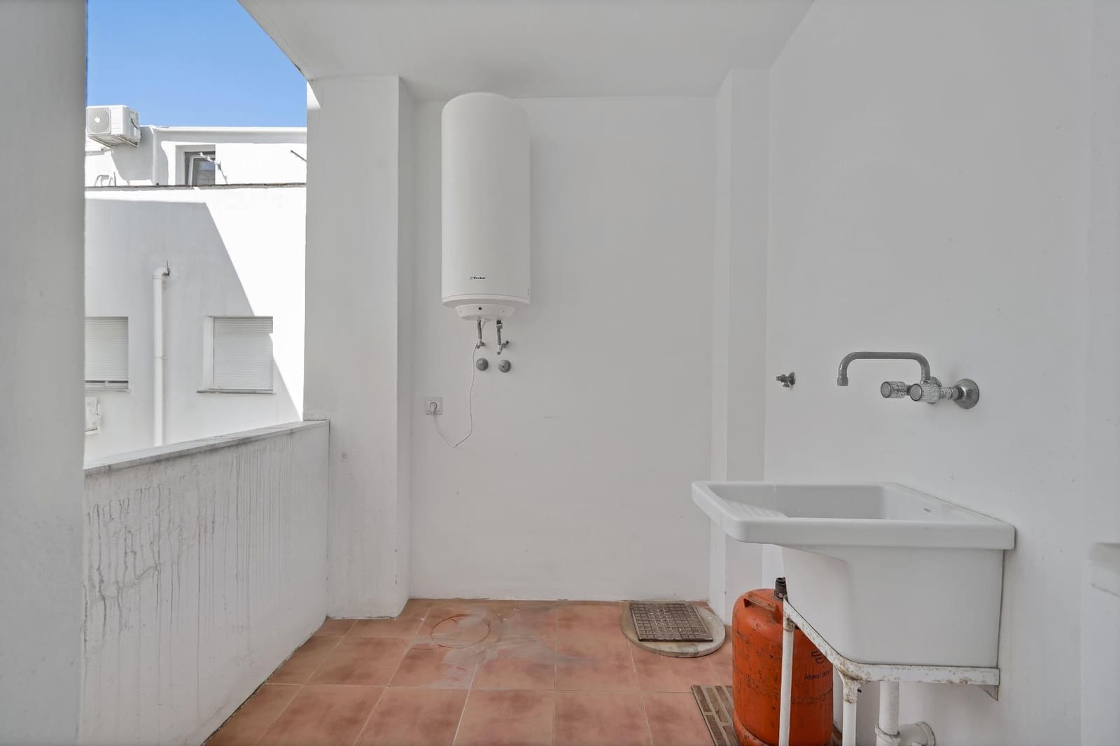 3 bedroom Flat for sale in Estepona with garage - € 439,000 (Ref: 9023242)