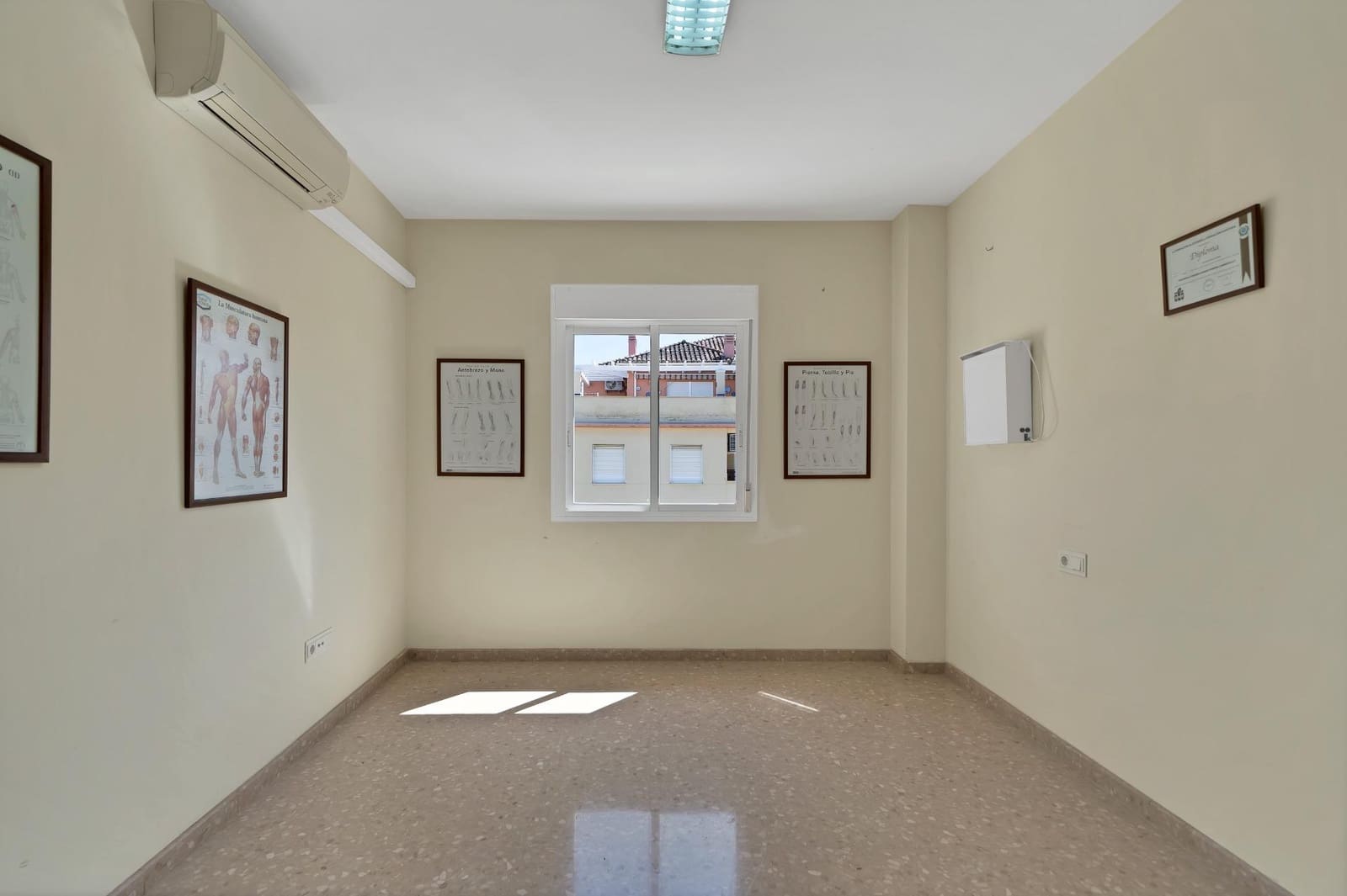 3 bedroom Flat for sale in Estepona with garage - € 439,000 (Ref: 9023242)