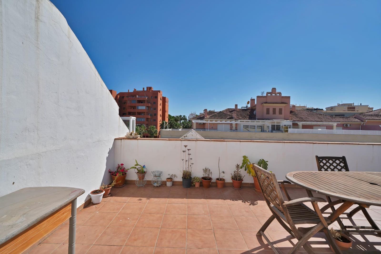 3 bedroom Flat for sale in Estepona with garage - € 439,000 (Ref: 9023242)