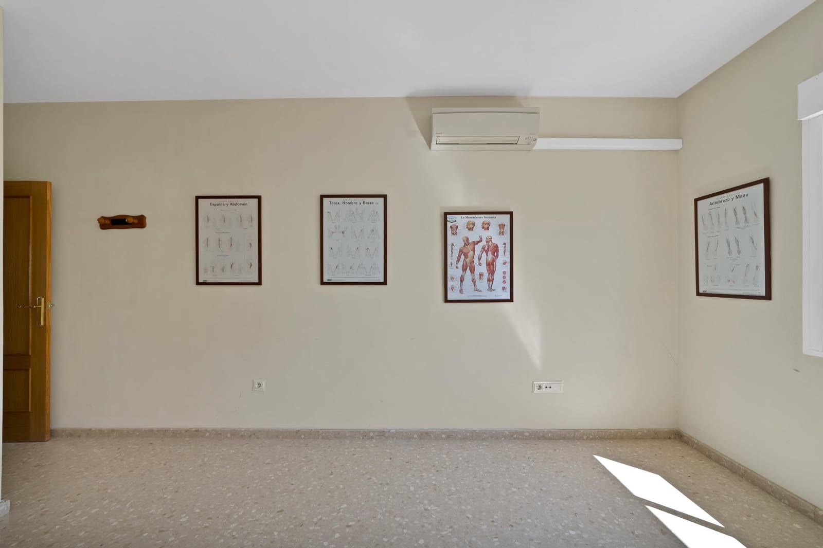 3 bedroom Flat for sale in Estepona with garage - € 439,000 (Ref: 9023242)