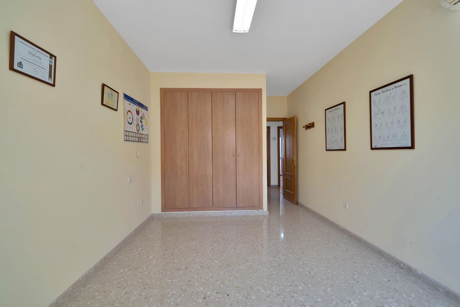 3 bedroom Flat for sale in Estepona with garage - € 439,000 (Ref: 9023242)