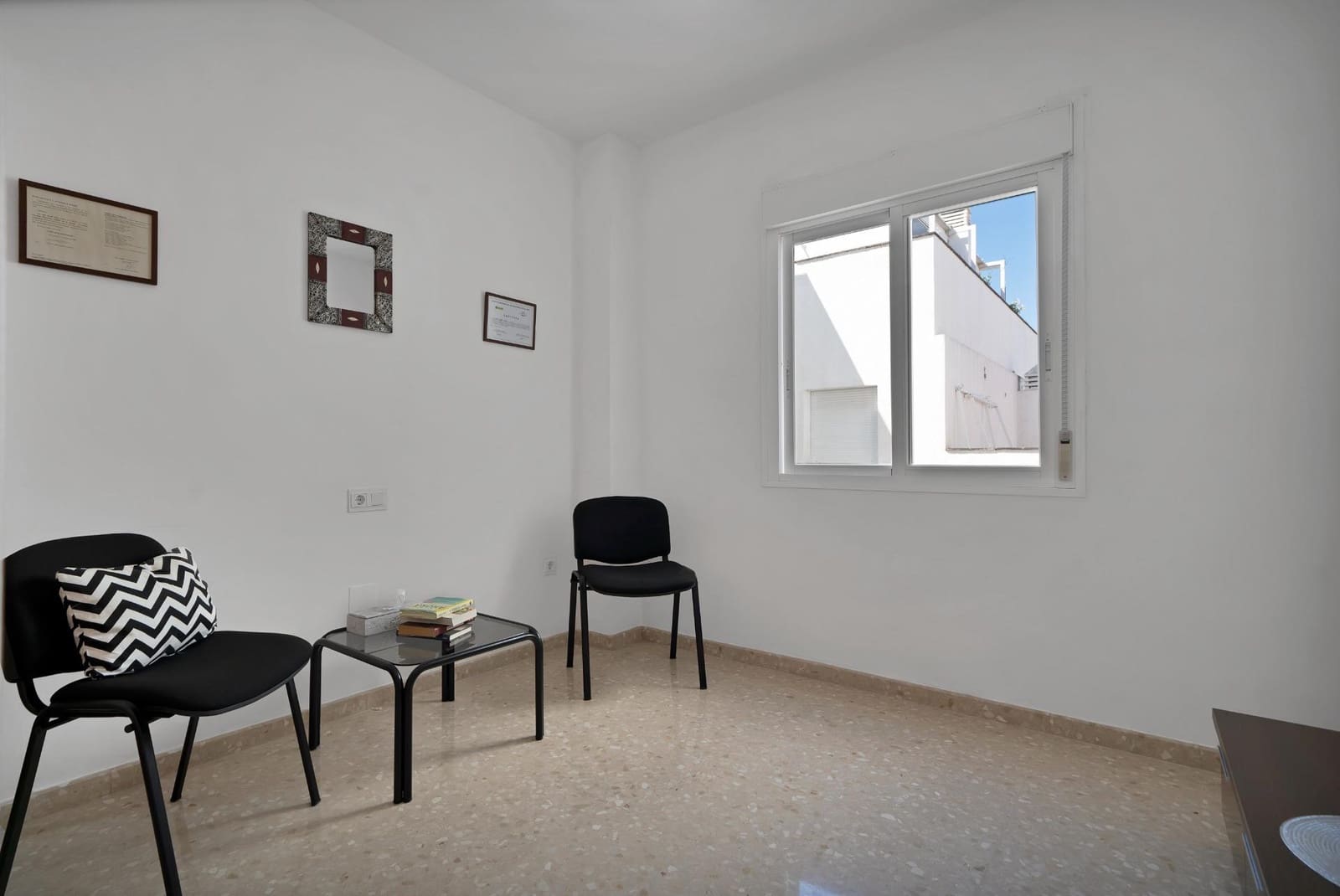 3 bedroom Flat for sale in Estepona with garage - € 439,000 (Ref: 9023242)