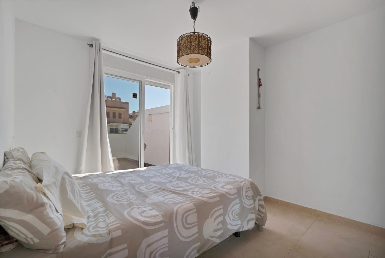 3 bedroom Flat for sale in Estepona with garage - € 439,000 (Ref: 9023242)