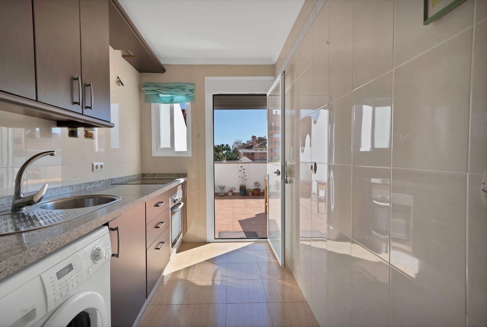 3 bedroom Flat for sale in Estepona with garage - € 439,000 (Ref: 9023242)