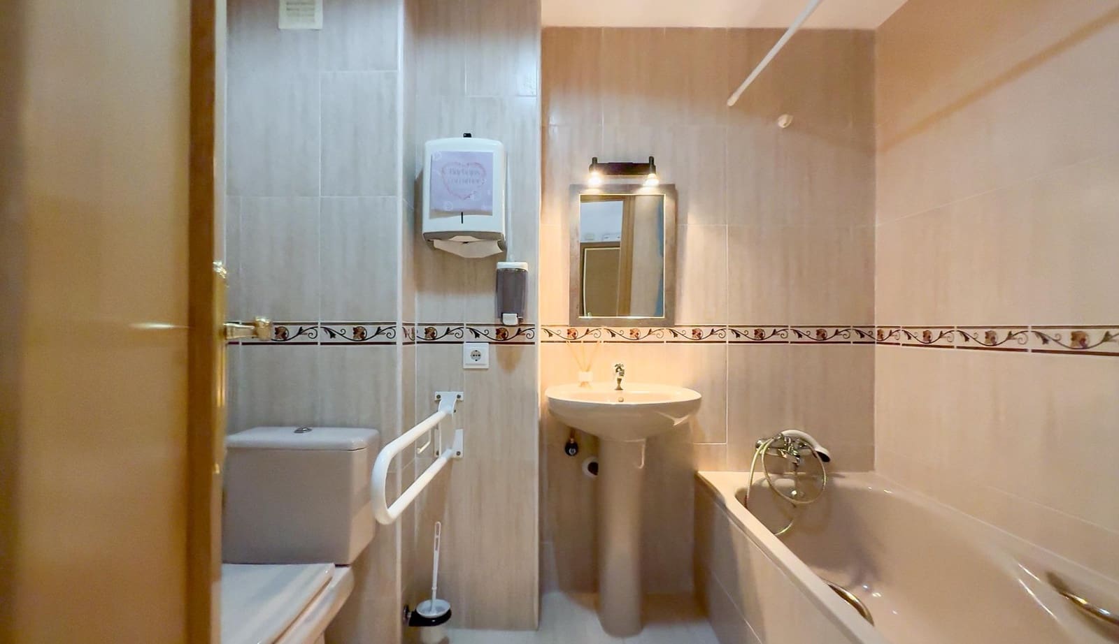 3 bedroom Flat for sale in Estepona with garage - € 439,000 (Ref: 9023242)