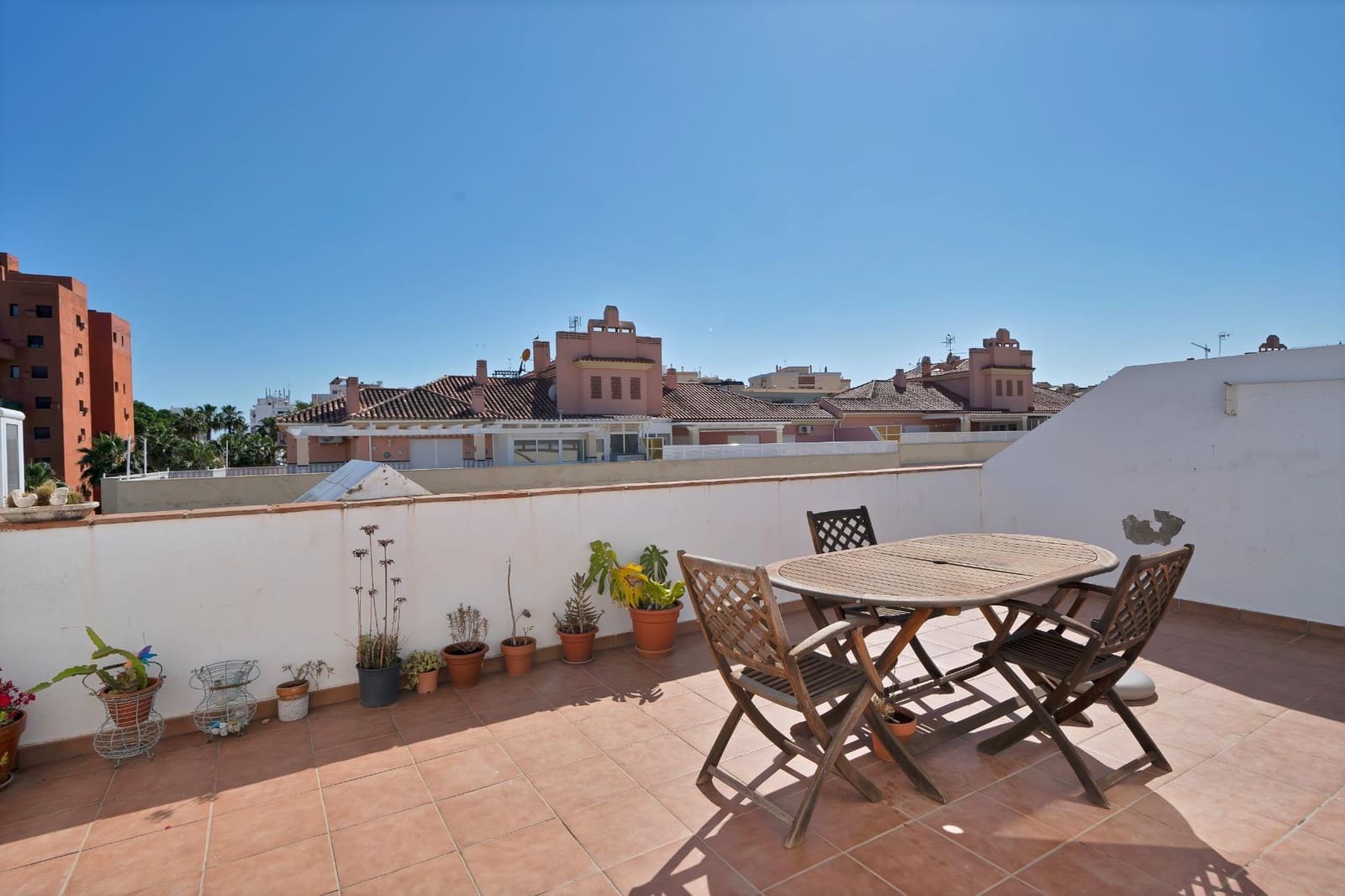 3 bedroom Flat for sale in Estepona with garage - € 439,000 (Ref: 9023242)