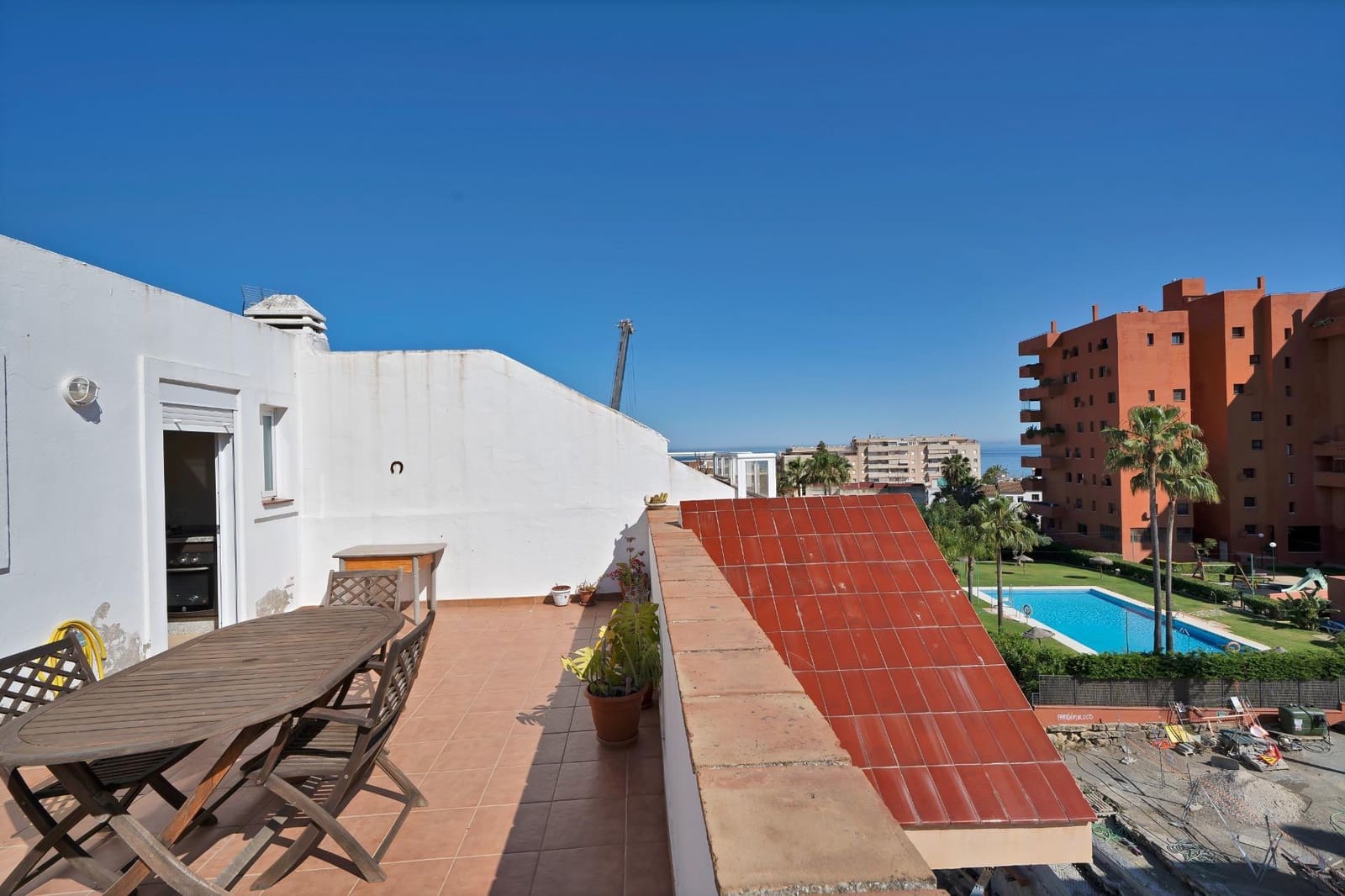 3 bedroom Flat for sale in Estepona with garage - € 439,000 (Ref: 9023242)