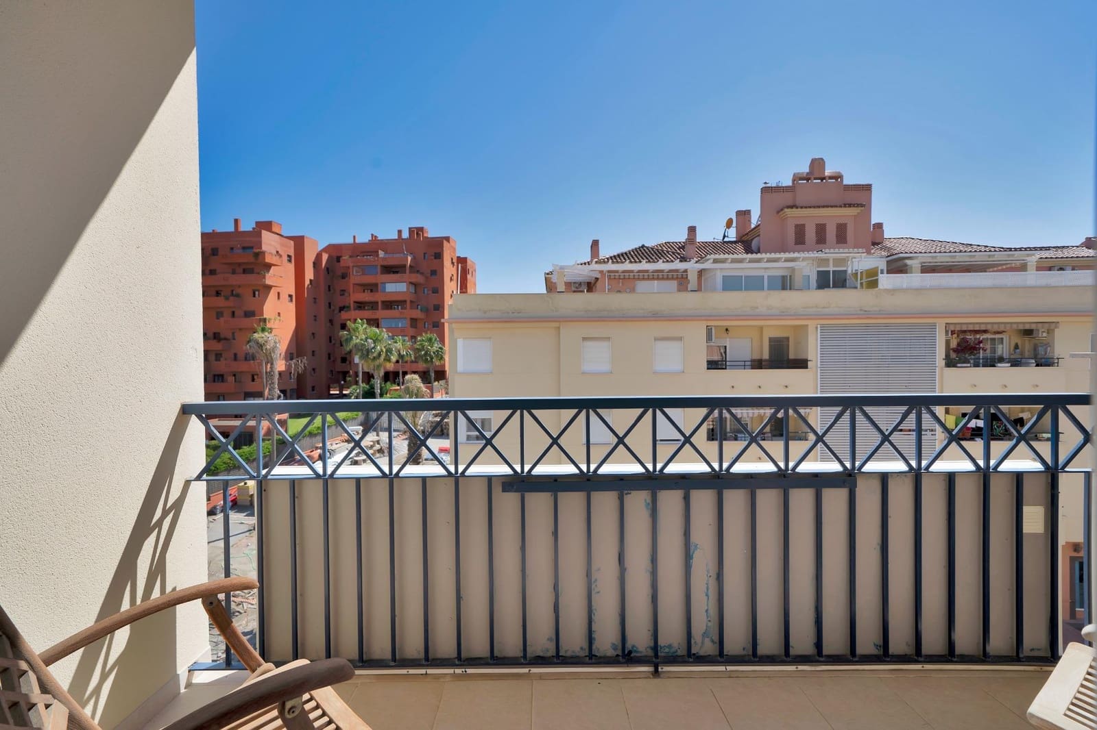 3 bedroom Flat for sale in Estepona with garage - € 439,000 (Ref: 9023242)