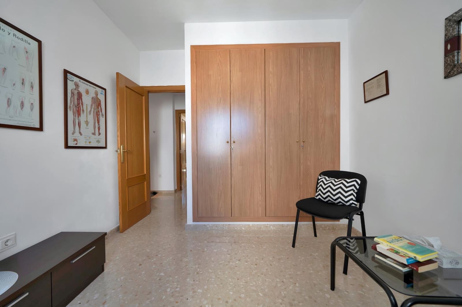 3 bedroom Flat for sale in Estepona with garage - € 439,000 (Ref: 9023242)