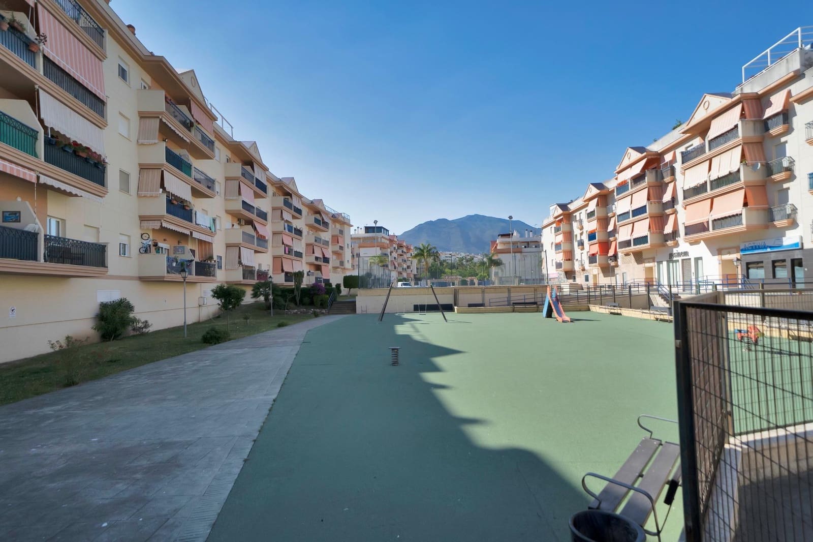 3 bedroom Flat for sale in Estepona with garage - € 439,000 (Ref: 9023242)