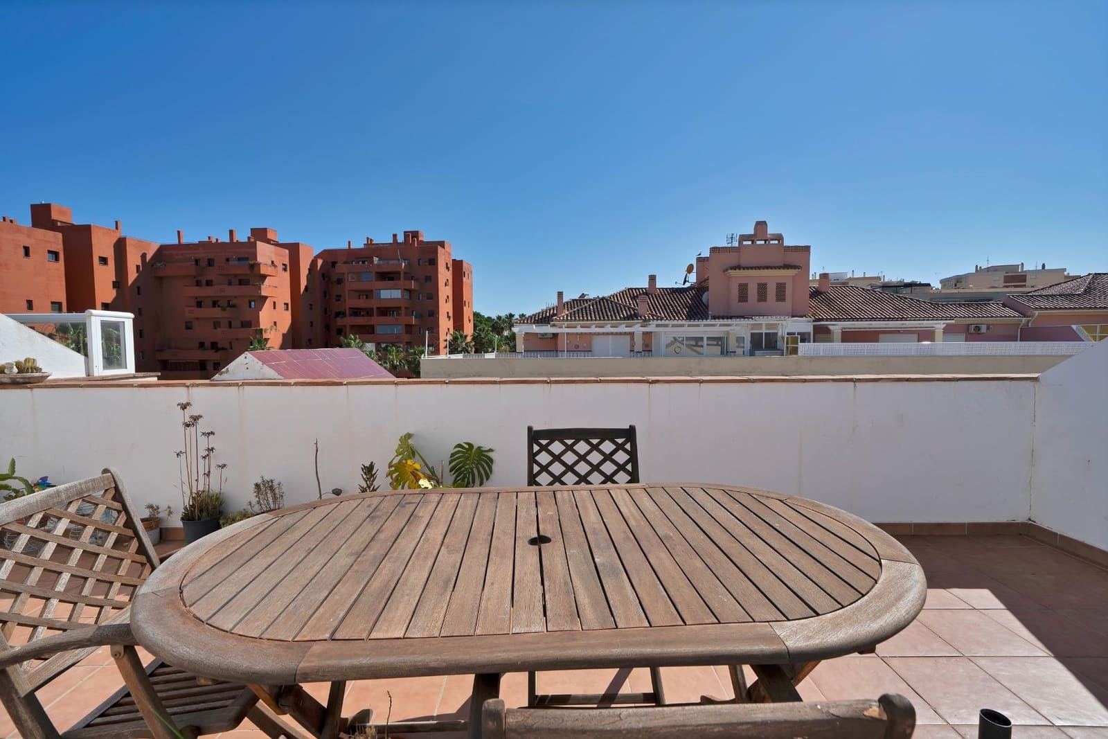 3 bedroom Flat for sale in Estepona with garage - € 439,000 (Ref: 9023242)