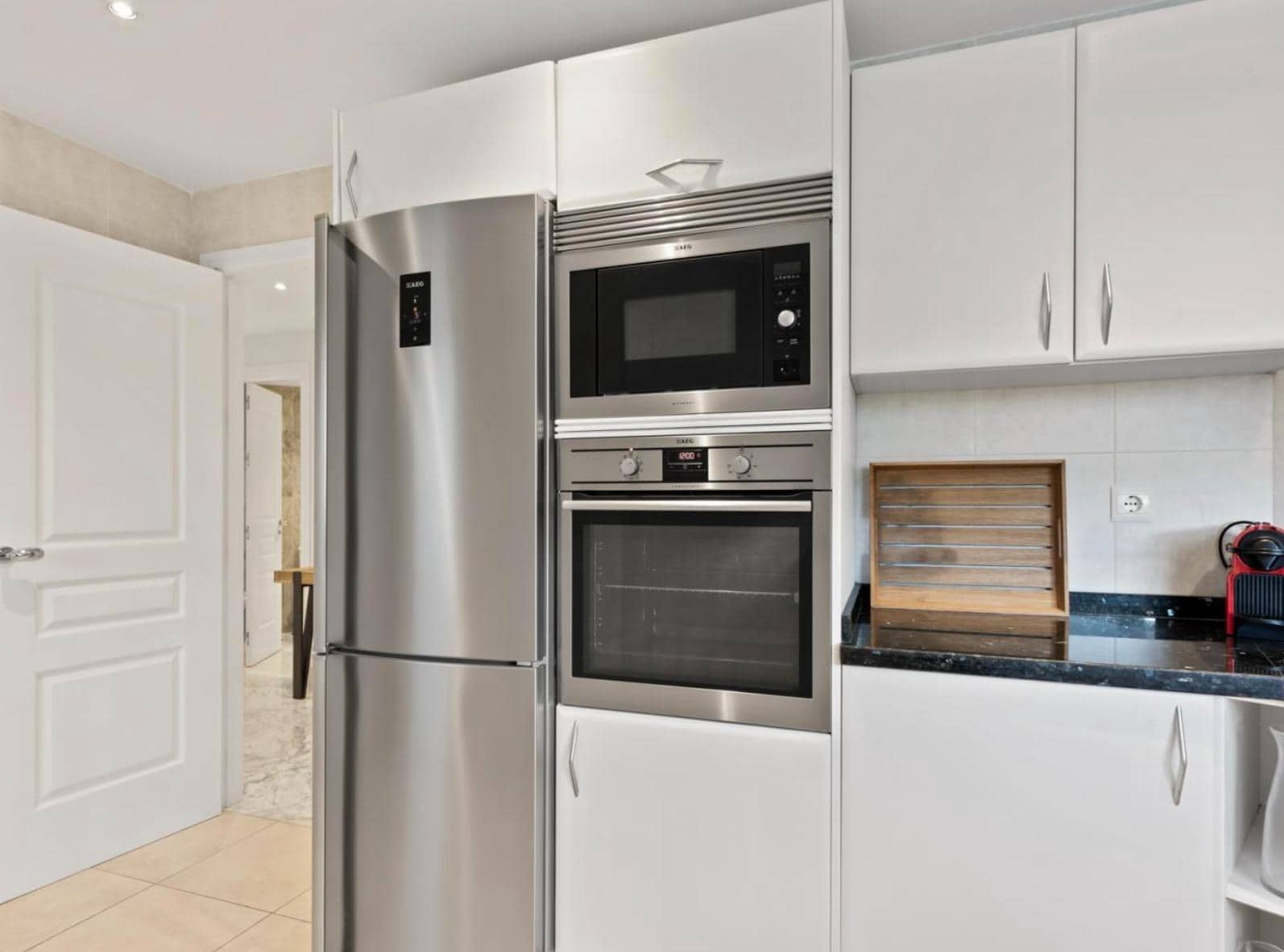 2 bedroom Apartment for sale in Marbella with pool garage - € 850,000 (Ref: 9059348)