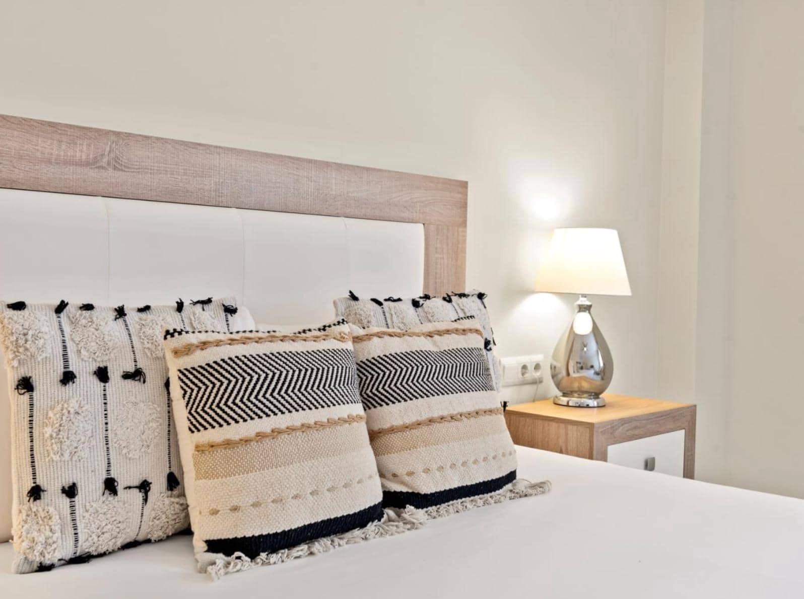 2 bedroom Apartment for sale in Marbella with pool garage - € 850,000 (Ref: 9059348)