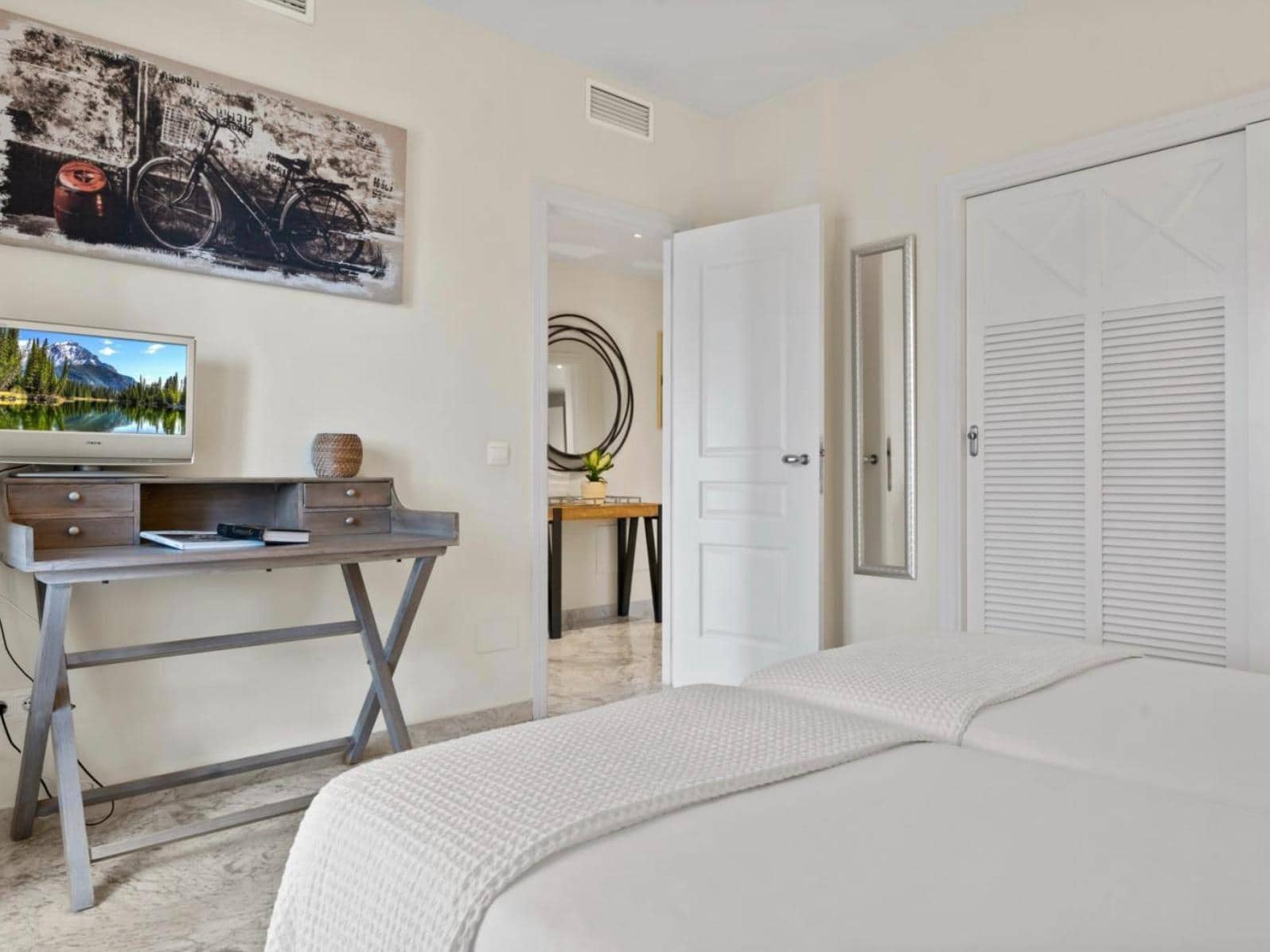 2 bedroom Apartment for sale in Marbella with pool garage - € 850,000 (Ref: 9059348)