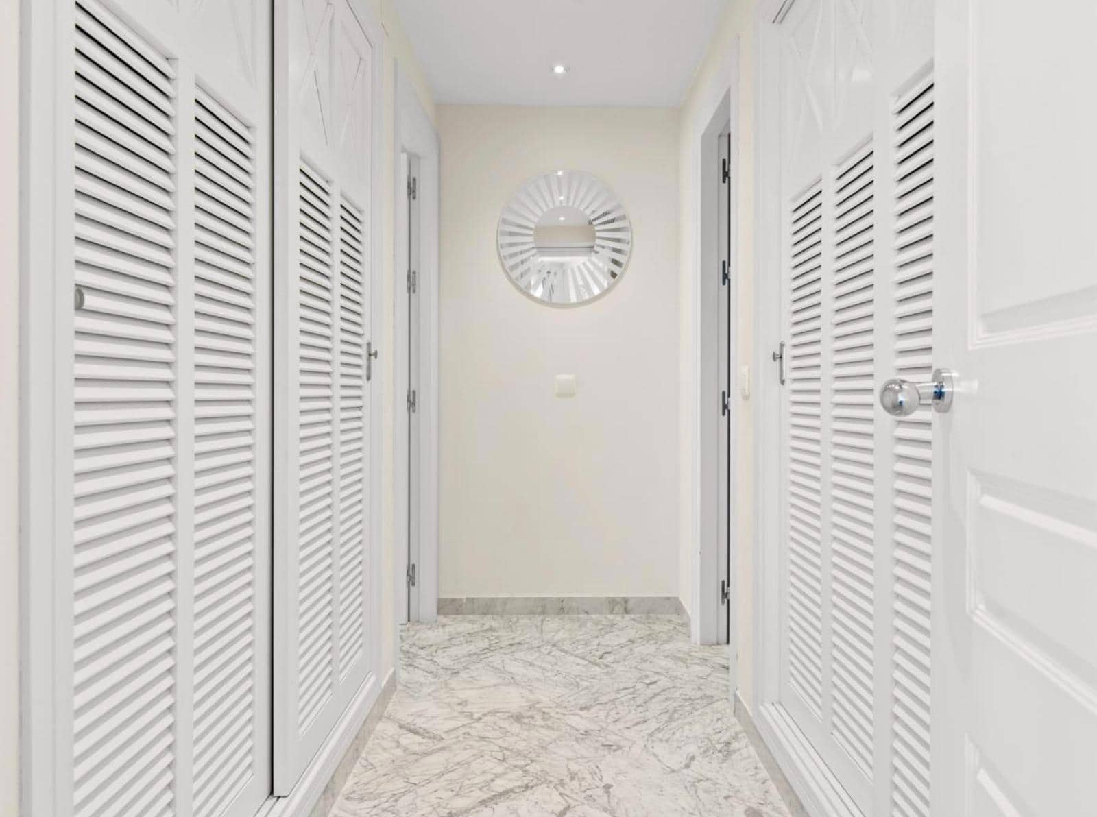 2 bedroom Apartment for sale in Marbella with pool garage - € 850,000 (Ref: 9059348)